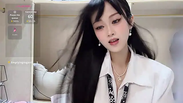 Snapshot of yueyue2003 chatting on June 11, 12:36 pm yueyue2003 online show from June 11, 12:36 pm