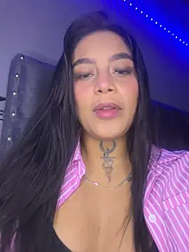 Snapshot of Emily_sharlot chatting on July 6, 11:07 pm Emily sharlot online show from July 6, 11:07 pm