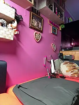 sexymelli18 online show from December 2, 6:25 pm