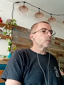 Snapshot of Xavspank2 chatting on September 10, 1:22 pm Xavspank2 online show from September 10, 1:22 pm