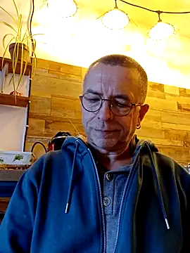 Snapshot of Xavspank2 chatting on November 13, 9:41 am Xavspank2 online show from November 13, 9:41 am