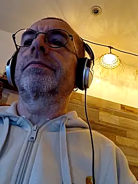 Snapshot of Xavspank2 chatting on December 15, 10:30 am Xavspank2 online show from December 15, 10:30 am