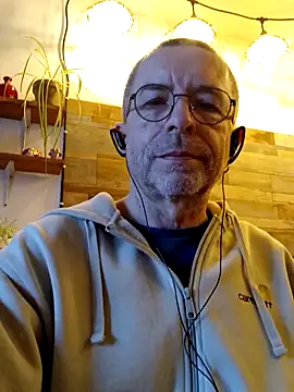 Snapshot of Xavspank2 chatting on February 10, 10:30 am Xavspank2 online show from February 10, 10:30 am