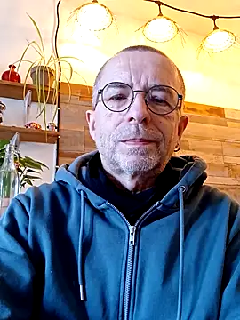 Snapshot of Xavspank2 chatting on February 18, 10:00 am Xavspank2 online show from February 18, 10:00 am