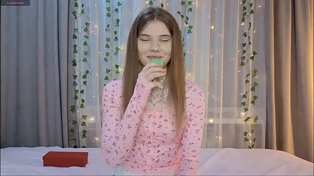 CarolinePepper online show from February 26, 2:16 pm