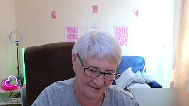 Sandra Snowflake online show from June 15, 12:07 pm