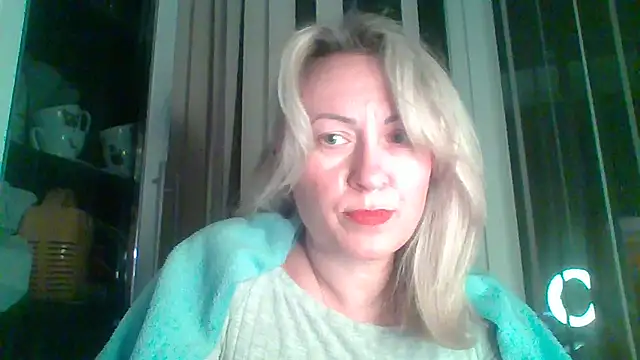 Snapshot of Mary888x chatting on February 17, 6:59 pm Mary888x online show from February 17, 6:59 pm