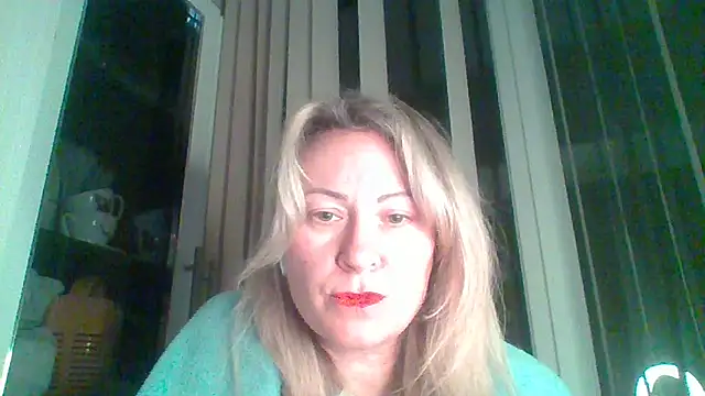 Snapshot of Mary888x chatting on February 17, 10:03 pm Mary888x online show from February 17, 10:03 pm