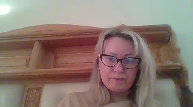 Snapshot of Mary888x chatting on February 21, 2:27 pm Mary888x online show from February 21, 2:27 pm