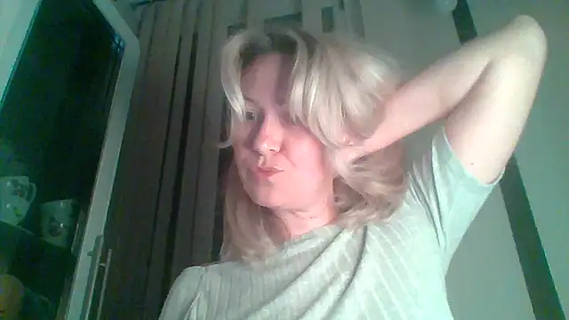 Snapshot of Mary888x chatting on February 26, 8:22 pm Mary888x online show from February 26, 8:22 pm