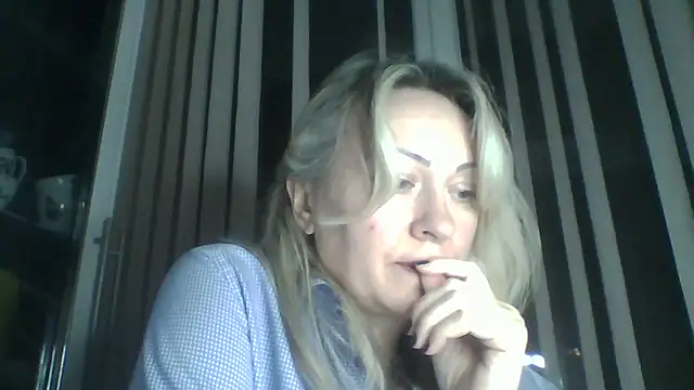 Snapshot of Mary888x chatting on March 6, 8:27 pm Mary888x online show from March 6, 8:27 pm