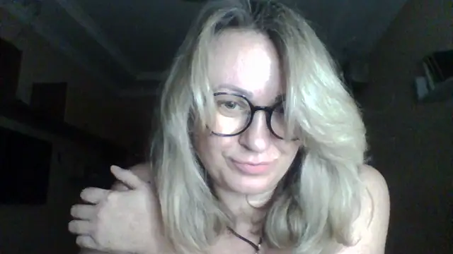 Snapshot of Mary888x chatting on December 21, 7:54 pm Mary888x online show from December 21, 7:54 pm