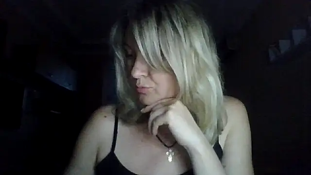 Snapshot of Mary888x chatting on June 21, 6:32 pm Mary888x online show from June 21, 6:32 pm