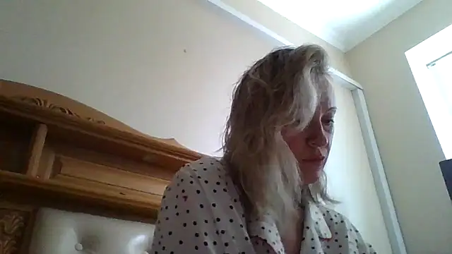 Snapshot of Mary888x chatting on July 23, 6:11 am Mary888x online show from July 23, 6:11 am