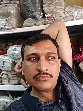 Snapshot of robis12314 chatting on February 16, 9:37 am robis12314 online show from February 16, 9:37 am