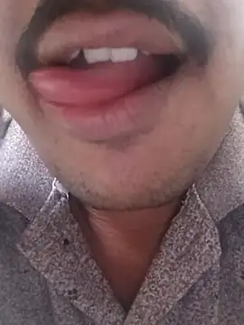 Snapshot of robis12314 chatting on March 5, 7:49 pm robis12314 online show from March 5, 7:49 pm