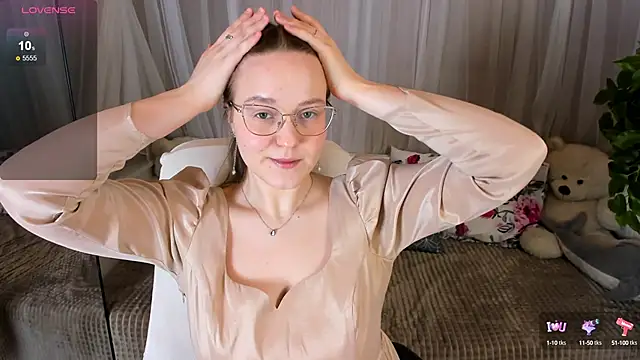 Snapshot of Rada_Woods chatting on February 19, 11:28 am Rada Woods online show from February 19, 11:28 am