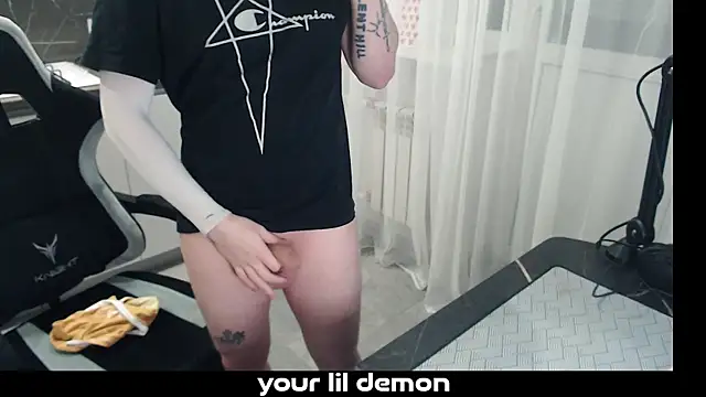 yourlildemon online show from February 21, 6:31 pm