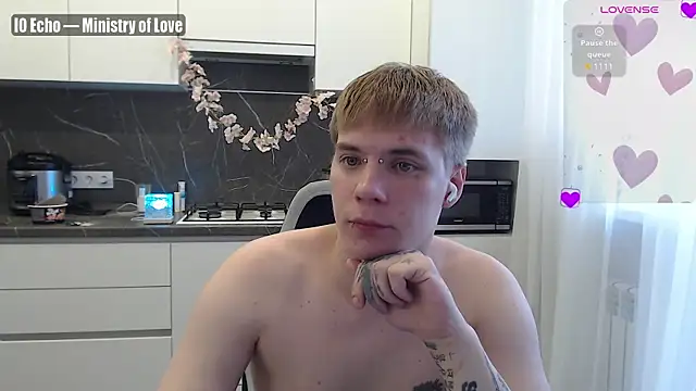 Snapshot of yourlildemon chatting on June 17, 3:46 pm yourlildemon online show from June 17, 3:46 pm