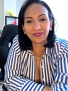 Mrsvictoriaaa online show from April 15, 7:43 pm