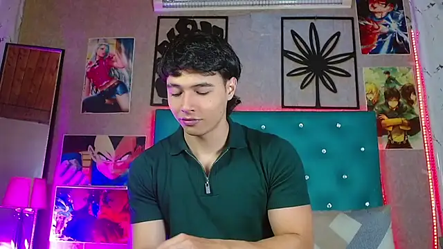 Snapshot of LiamAndrewzz chatting on April 27, 4:32 am LiamAndrewzz online show from April 27, 4:32 am