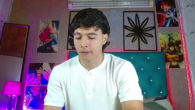 Snapshot of LiamAndrewzz chatting on April 30, 3:35 am LiamAndrewzz online show from April 30, 3:35 am