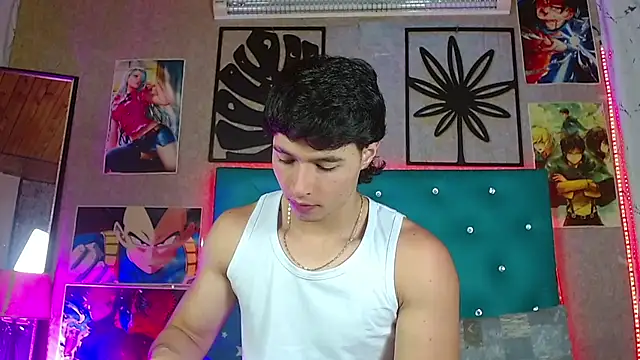 Snapshot of LiamAndrewzz chatting on May 19, 6:31 am LiamAndrewzz online show from May 19, 6:31 am