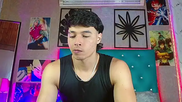 Snapshot of LiamAndrewzz chatting on May 20, 5:02 am LiamAndrewzz online show from May 20, 5:02 am