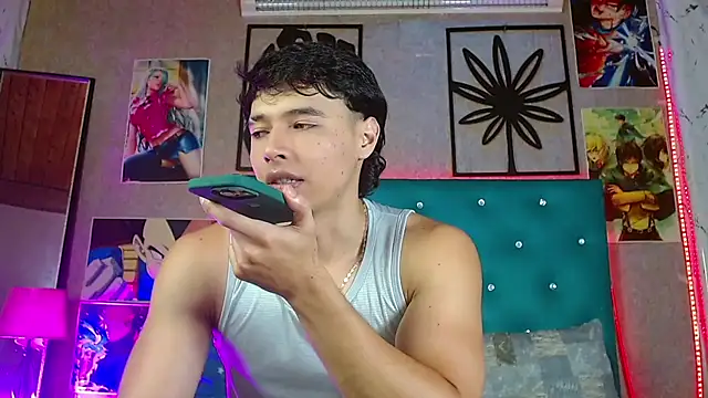 Snapshot of LiamAndrewzz chatting on May 26, 5:58 am LiamAndrewzz online show from May 26, 5:58 am