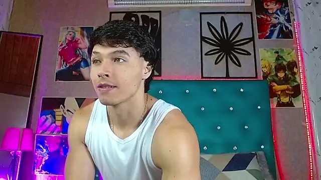 Snapshot of LiamAndrewzz chatting on June 7, 7:23 am LiamAndrewzz online show from June 7, 7:23 am