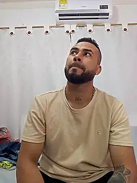 Snapshot of alejo_deep chatting on February 22, 12:27 am alejo deep online show from February 22, 12:27 am