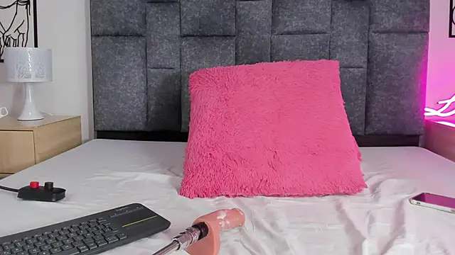 LindaaFoster online show from February 26, 6:04 am