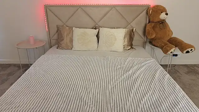 PaigePrado online show from April 15, 5:47 am