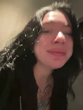 AlishaPrettyBlade online show from April 17, 5:32 am