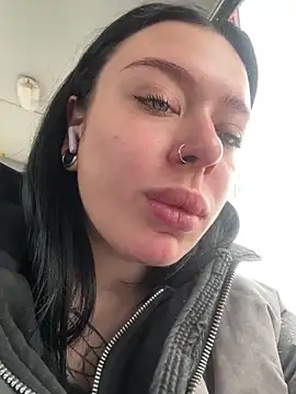 AlishaPrettyBlade online show from April 21, 5:36 am