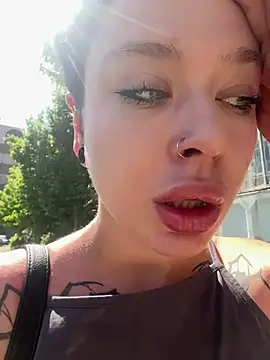 Snapshot of AlishaPrettyBlade chatting on June 6, 7:35 am AlishaPrettyBlade online show from June 6, 7:35 am