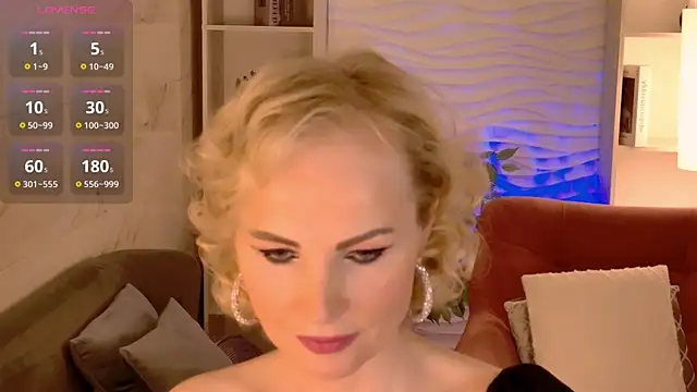 Snapshot of Sandra_Kind chatting on April 22, 5:43 am Sandra Kind online show from April 22, 5:43 am