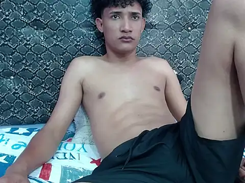 Snapshot of Boy_coll chatting on October 2, 3:24 am Boy coll online show from October 2, 3:24 am