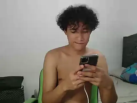 Snapshot of Boy_coll chatting on May 3, 6:41 am Boy coll online show from May 3, 6:41 am