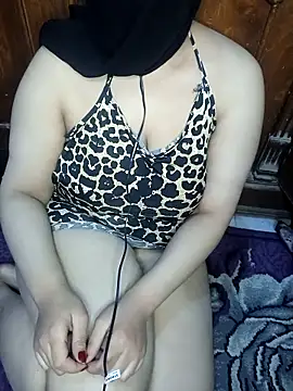 Snapshot of Roroo002 chatting on February 17, 11:53 pm Roroo002 online show from February 17, 11:53 pm