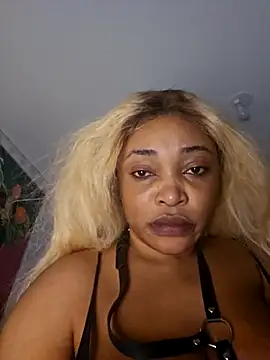 Snapshot of Louna45dv chatting on February 16, 8:33 pm Louna45dv online show from February 16, 8:33 pm