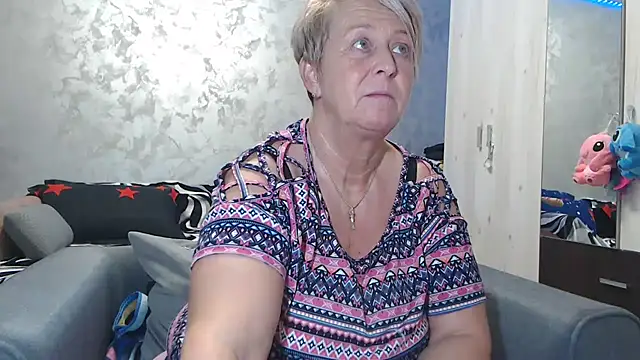 RosesandLillies online show from January 14, 6:02 pm