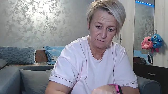 RosesandLillies online show from February 6, 6:44 pm