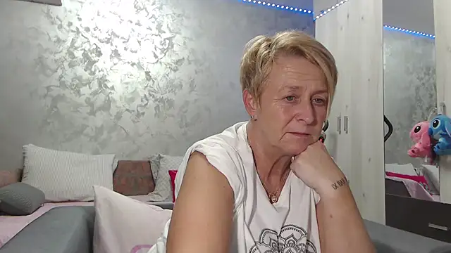 RosesandLillies online show from April 15, 5:09 pm