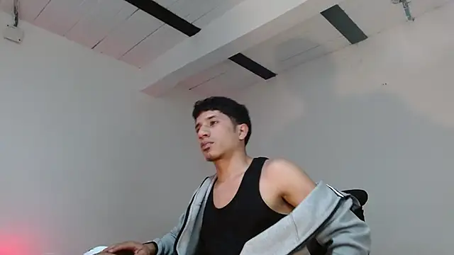 AngelHil online show from April 11, 2:05 am