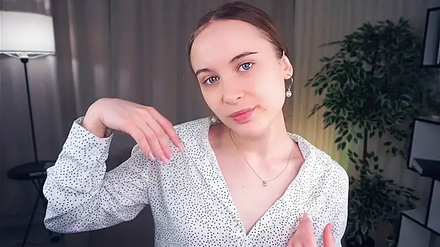 Snapshot of QuennaCoote chatting on March 14, 5:48 am QuennaCoote online show from March 14, 5:48 am