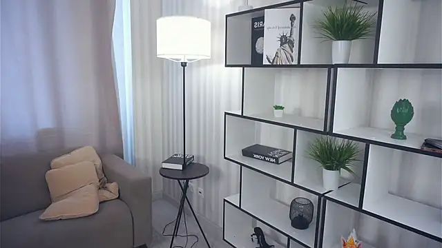 Snapshot of QuennaCoote chatting on September 15, 5:51 am QuennaCoote online show from September 15, 5:51 am