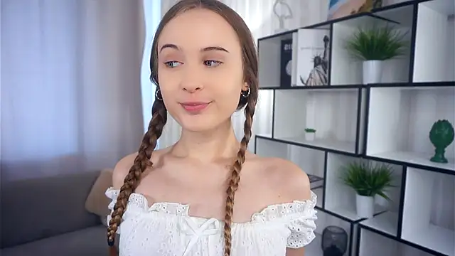 Snapshot of QuennaCoote chatting on September 17, 6:59 am QuennaCoote online show from September 17, 6:59 am