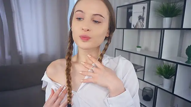 Snapshot of QuennaCoote chatting on September 27, 6:18 am QuennaCoote online show from September 27, 6:18 am