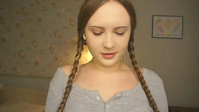 QuennaCoote online show from February 26, 8:02 am